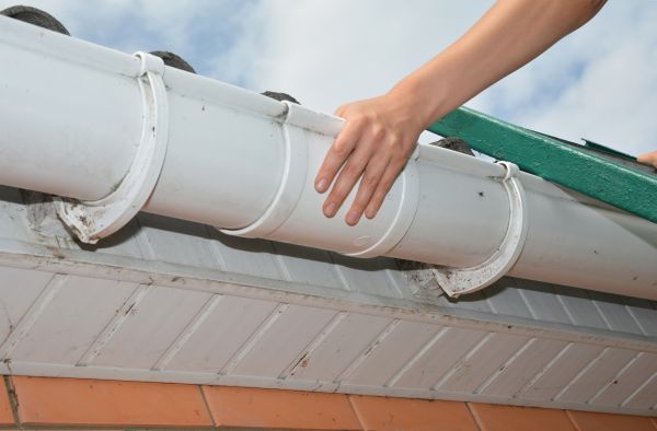 Gutter Reattachment in Taylors